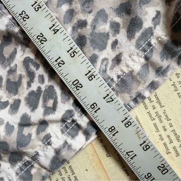 AERIE Women's Leopard Print Drawstring Shorts in Gray and Cream, Size M - Picture 4 of 6